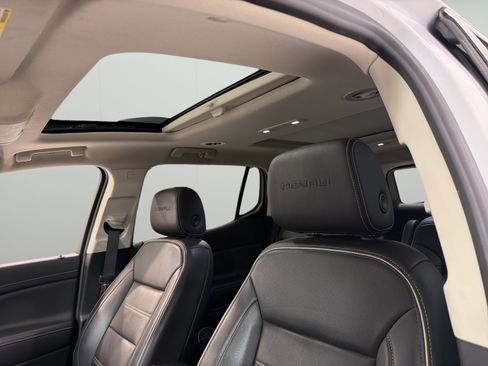 Used 2021 GMC Acadia Denali w/ Denali Technology Package FWD image 9