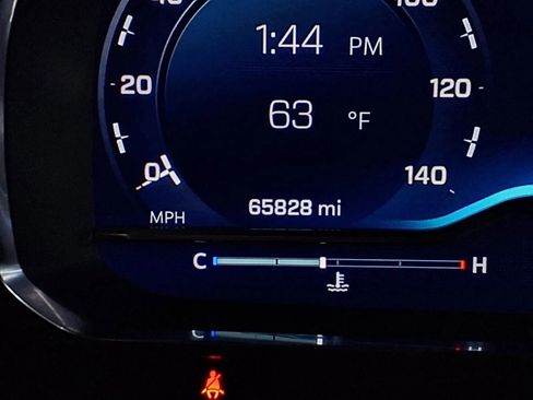 Used 2023 Chevrolet Suburban Premier image 32