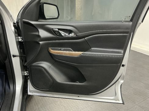 Used 2019 GMC Acadia SLE FWD image 34