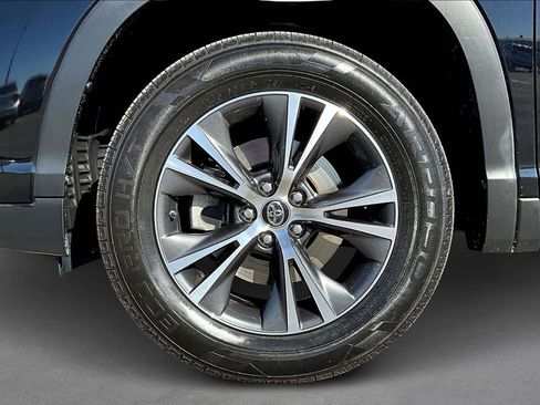 Used 2019 Toyota Highlander LE image 8