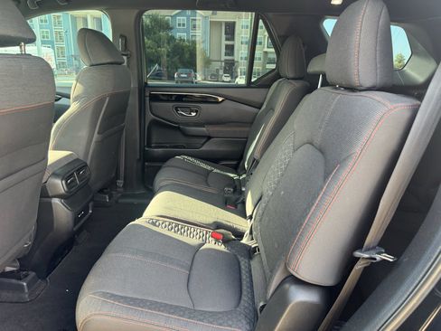 Certified 2025 Honda Pilot Sport image 23