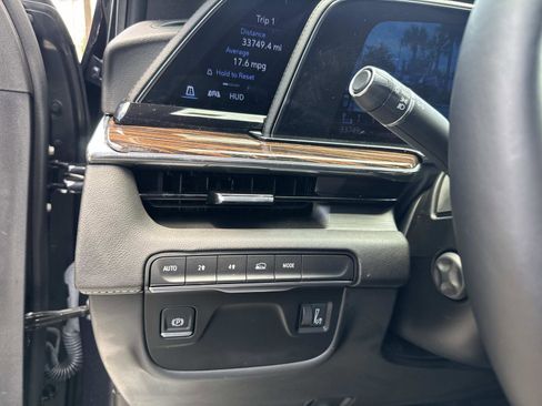 Used 2024 Cadillac Escalade ESV Premium Luxury AWD/4WD image 35