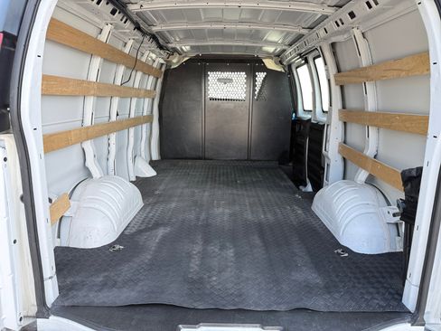 Used 2024 GMC Savana 2500 w/ Driver Convenience Package image 16