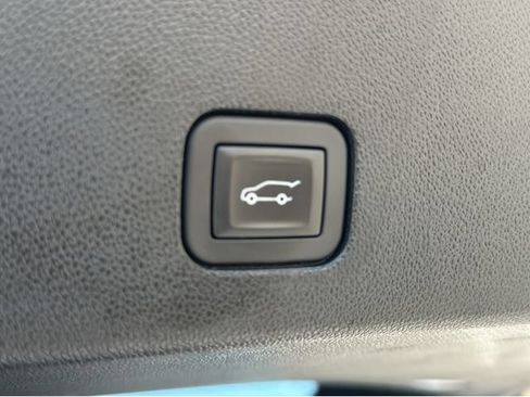 Certified 2025 Cadillac XT6 Premium Luxury w/ Technology Package FWD image 14