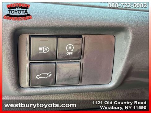 Used 2023 Toyota Highlander XLE image 22