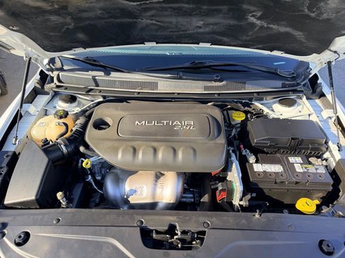 Used 2016 Chrysler 200 Limited image 19