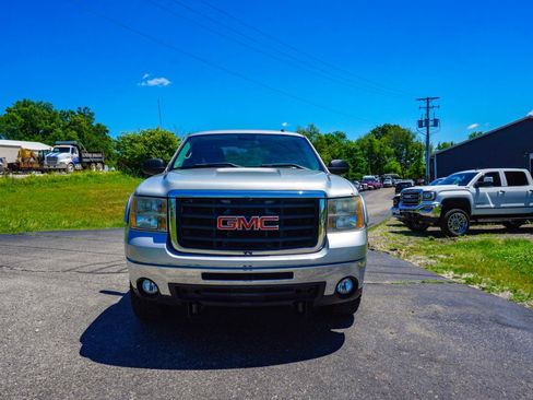 Used 2010 GMC Sierra 2500 SLE w/ SLE Preferred Package AWD/4WD image 8