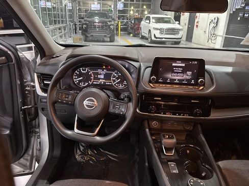 Used 2021 Nissan Rogue SV image 19