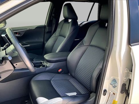Used 2020 Toyota RAV4 XSE AWD/4WD image 8