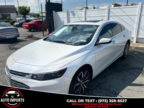 Used 2017 Chevrolet Malibu LT image 2