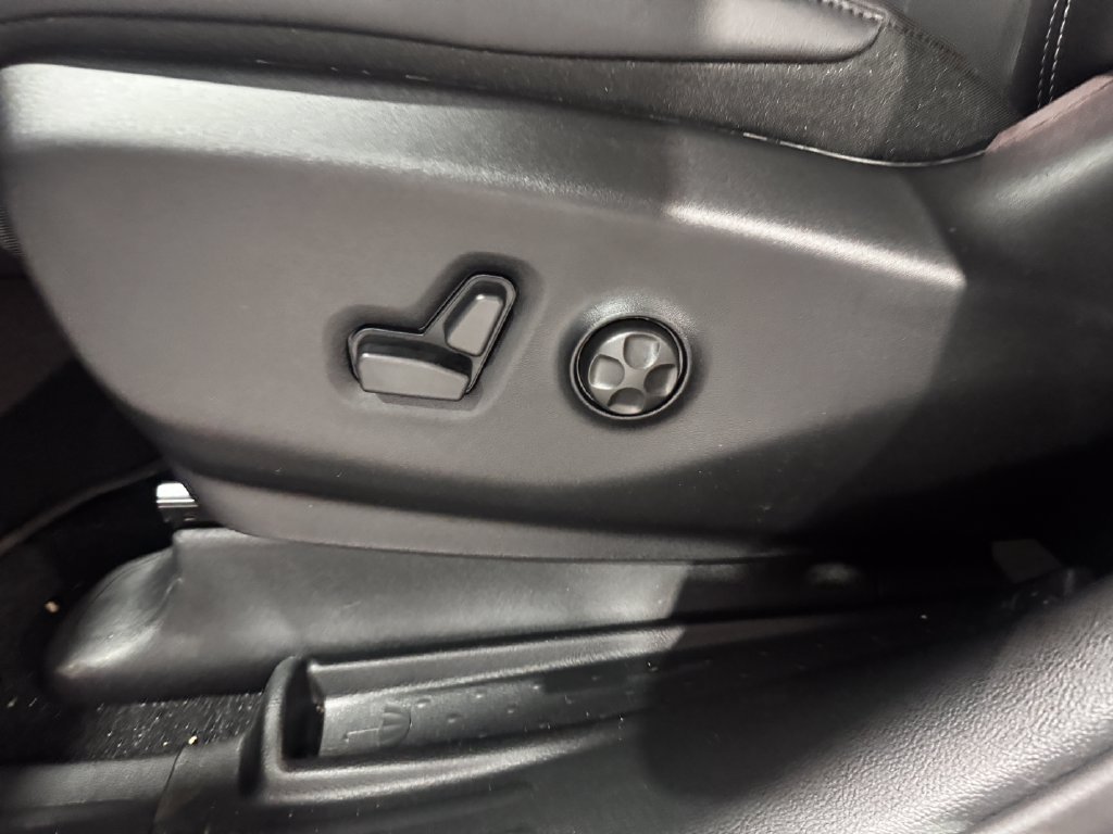 New 2027 Chrysler Pacifica Select w/ Family Tech Group AWD/4WD image 19