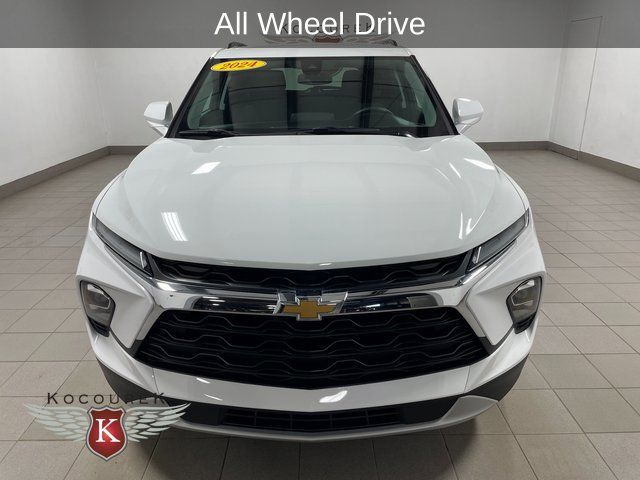 Used 2024 Chevrolet Blazer LT w/ Convenience Package AWD/4WD image 2