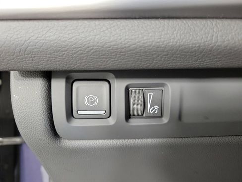 Certified 2025 Cadillac XT4 Premium Luxury image 30