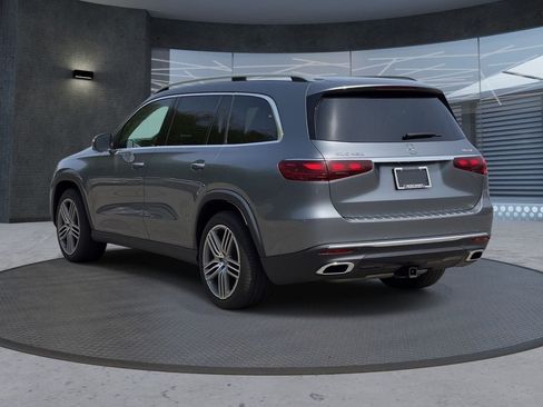Used 2024 Mercedes-Benz GLS 450 4MATIC image 3