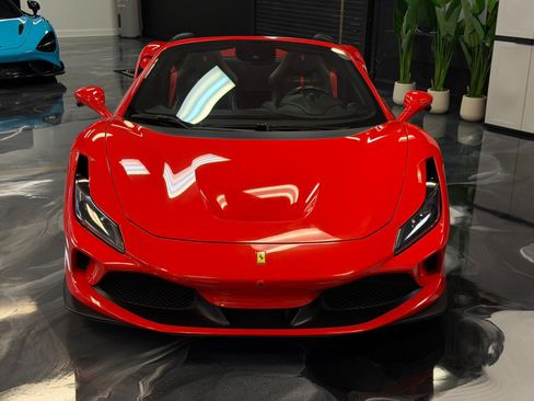 Used 2021 Ferrari F8 Tributo RWD image 2