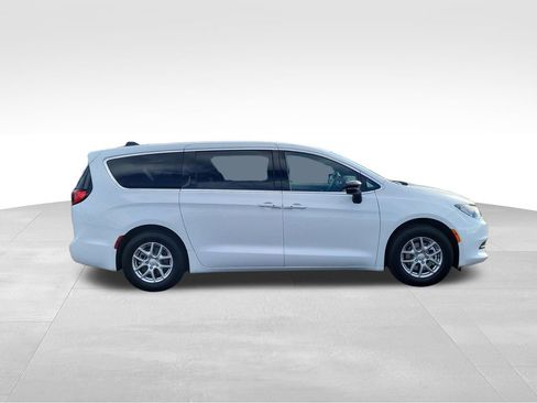 New 2026 Chrysler Voyager LX image 4