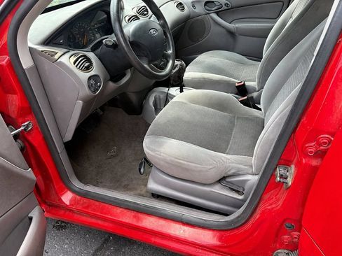 Used 2003 Ford Focus SE FWD image 8