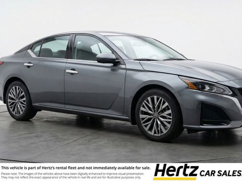 Used 2025 Nissan Altima 2.5 SV image 1