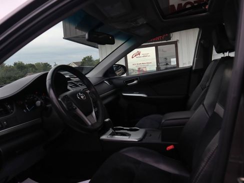 Used 2014 Toyota Camry SE w/ Leather Package FWD image 53