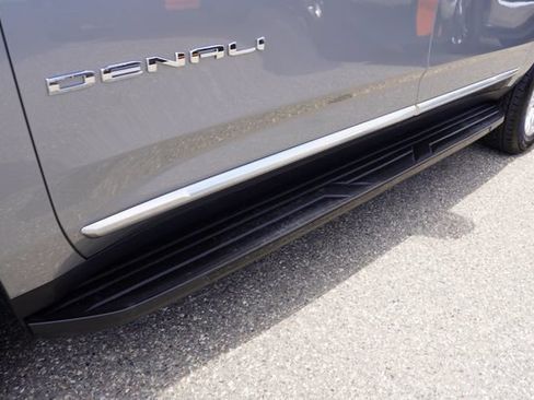 Used 2025 GMC Yukon XL Denali AWD/4WD image 14