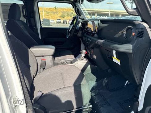New 2026 Jeep Gladiator Mojave w/ Safety Group AWD/4WD image 28