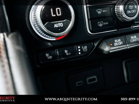 Used 2024 GMC Yukon XL AT4 AWD/4WD image 38