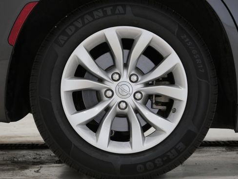 Used 2023 Chrysler 300 Touring RWD image 6