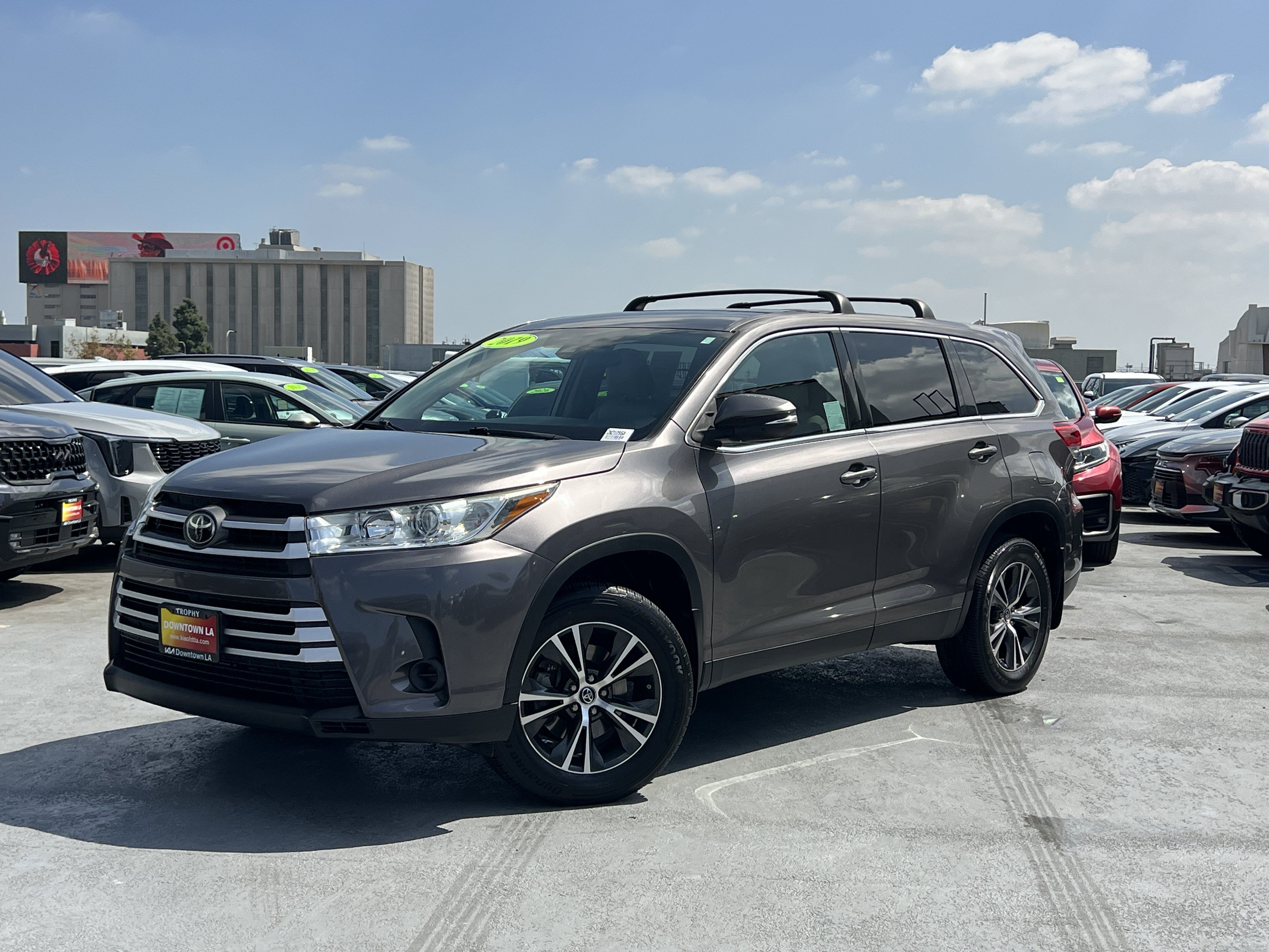 Used 2019 Toyota Highlander LE FWD image 2