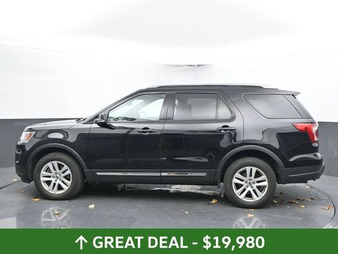 Used 2018 Ford Explorer XLT w/ Equipment Group 202A image 9