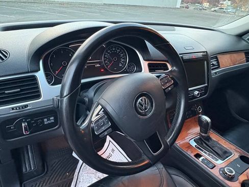 Used 2011 Volkswagen Touareg Sport AWD/4WD image 10
