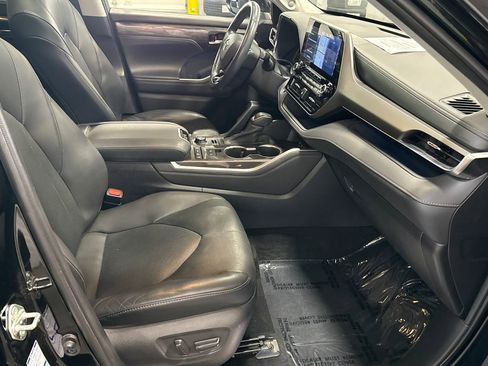 Used 2020 Toyota Highlander Limited image 19