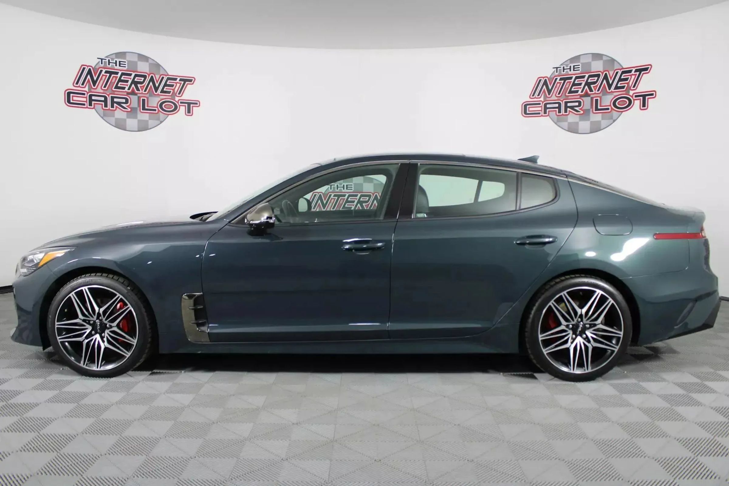 Used 2022 Kia Stinger GT2 AWD/4WD image 4