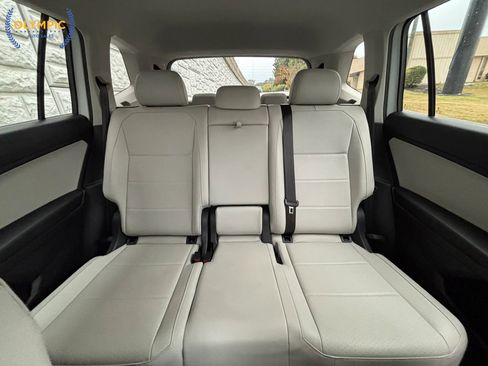 Used 2021 Volkswagen Tiguan SE image 39