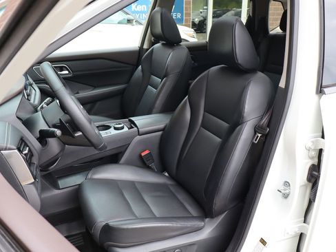 Used 2021 Nissan Rogue SV w/ Premium Package AWD/4WD image 12