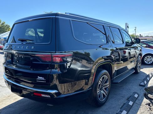 Used 2024 Jeep Wagoneer L Series II w/ Flexible Seating Group image 5