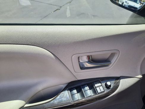 Used 2020 Toyota Sienna XLE AWD/4WD image 11