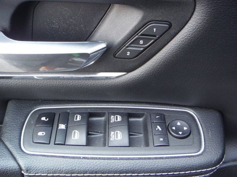Used 2022 RAM 1500 Laramie AWD/4WD image 36