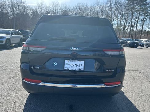 Used 2023 Jeep Grand Cherokee Laredo image 6