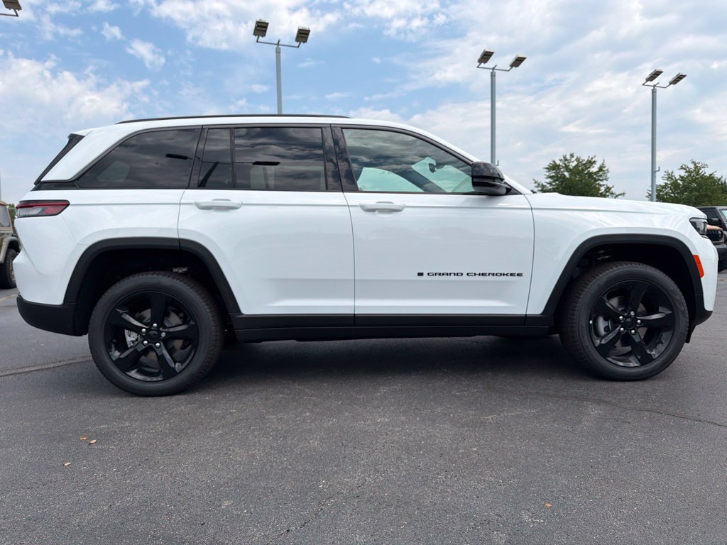 New 2026 Jeep Grand Cherokee Limited w/ Limited Altitude Package AWD/4WD image 52