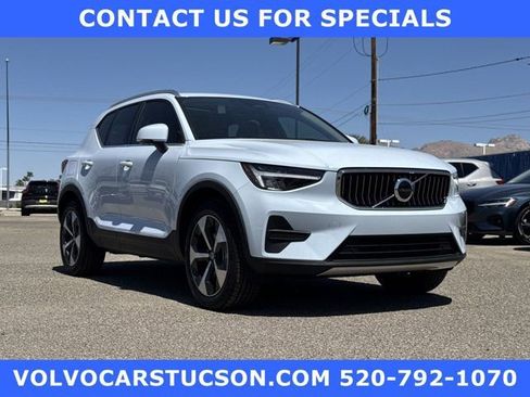 New 2025 Volvo XC40 B5 Core w/ Climate Package AWD/4WD image 1