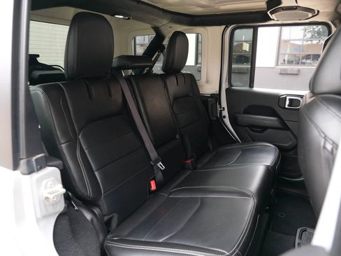 Used 2023 Jeep Wrangler Unlimited Sahara AWD/4WD image 29