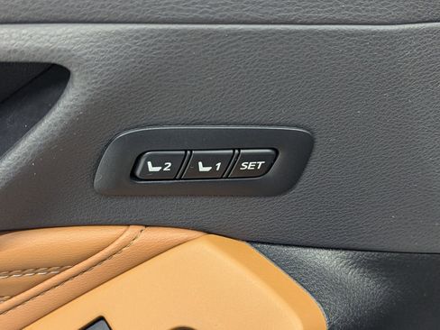 Used 2019 Toyota Avalon Limited image 15