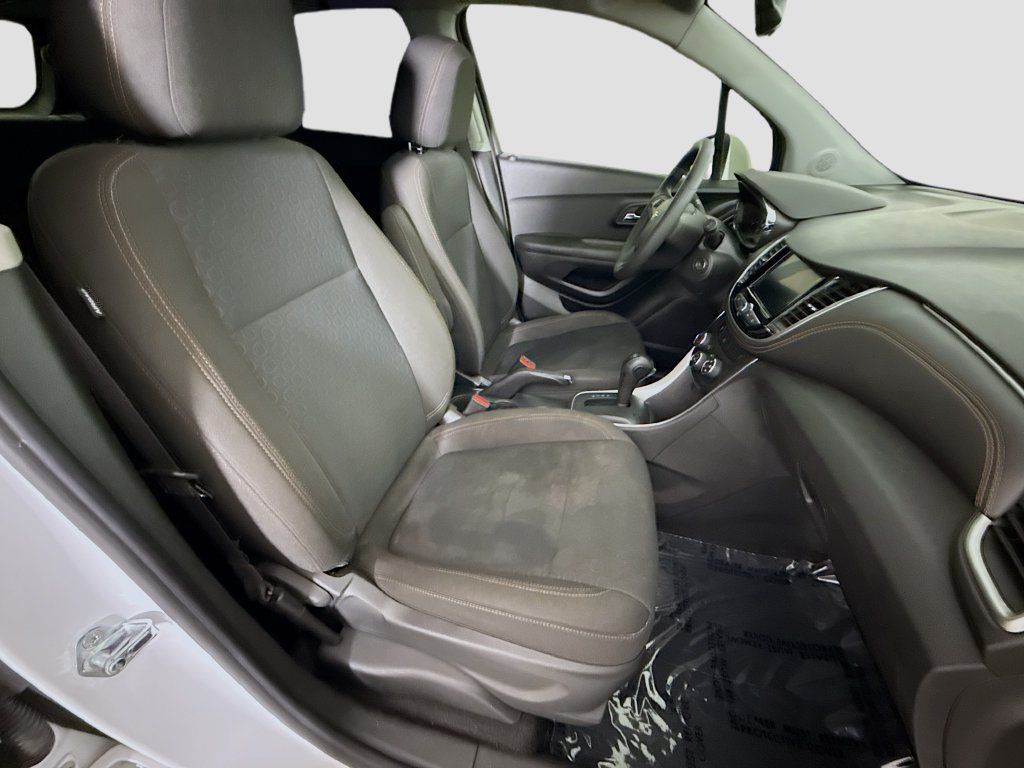Used 2022 Chevrolet Trax LS w/ Tint and Cruise Package FWD image 25