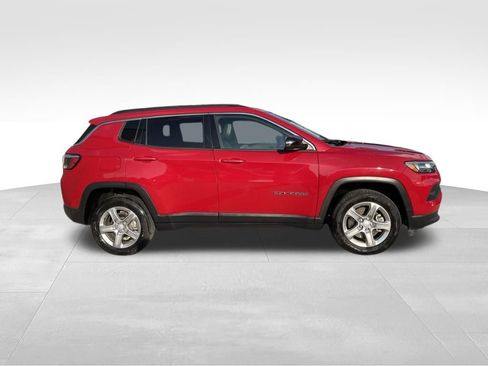 Used 2024 Jeep Compass Latitude AWD/4WD image 4
