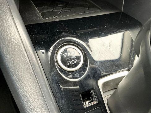 Used 2025 Nissan Versa SV image 16