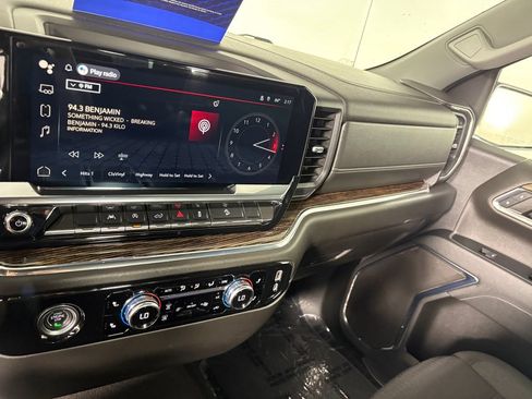 Used 2024 GMC Sierra 1500 Elevation w/ X31 Off-Road Package AWD/4WD image 18