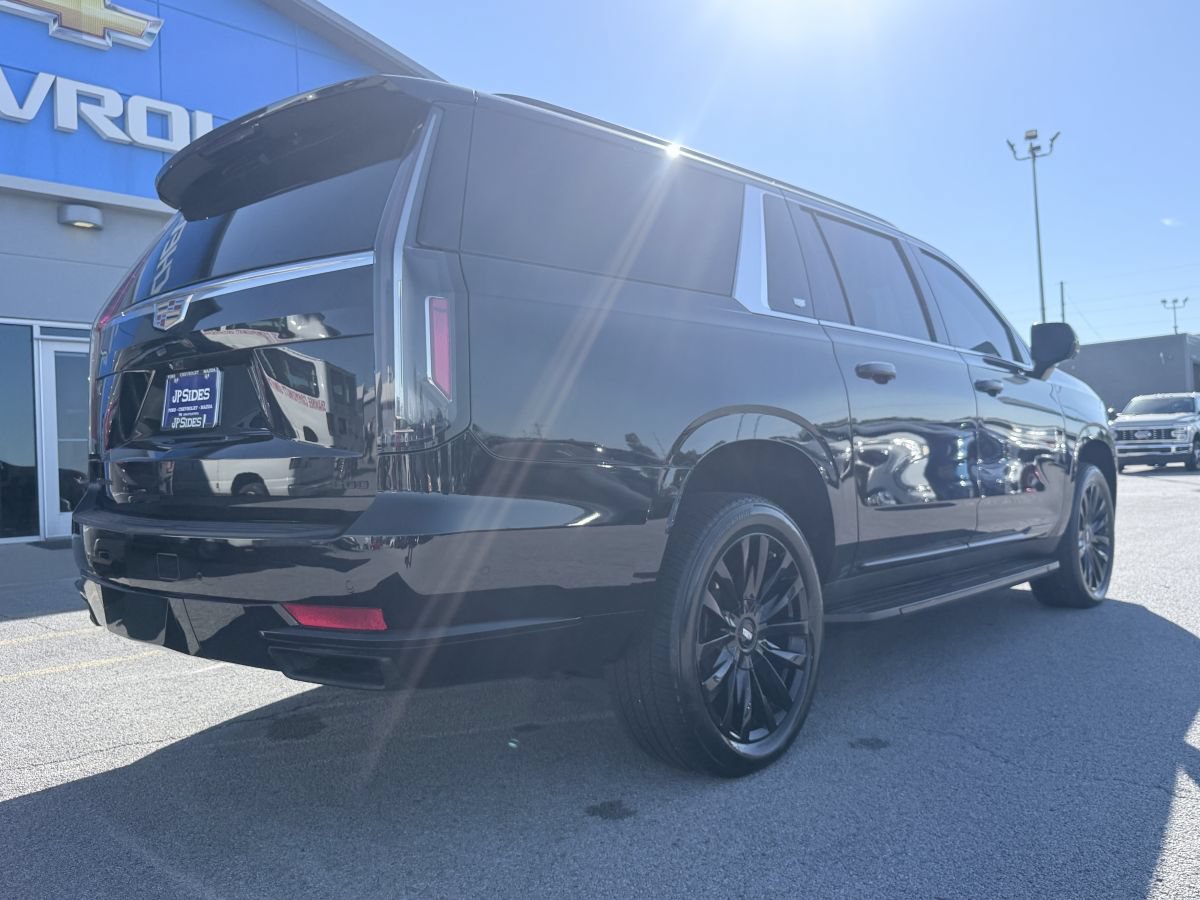 Used 2023 Cadillac Escalade ESV Premium Luxury AWD/4WD image 5