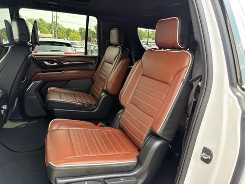 Certified 2023 GMC Yukon XL Denali Ultimate w/ LPO, Floor Liner Package AWD/4WD image 14