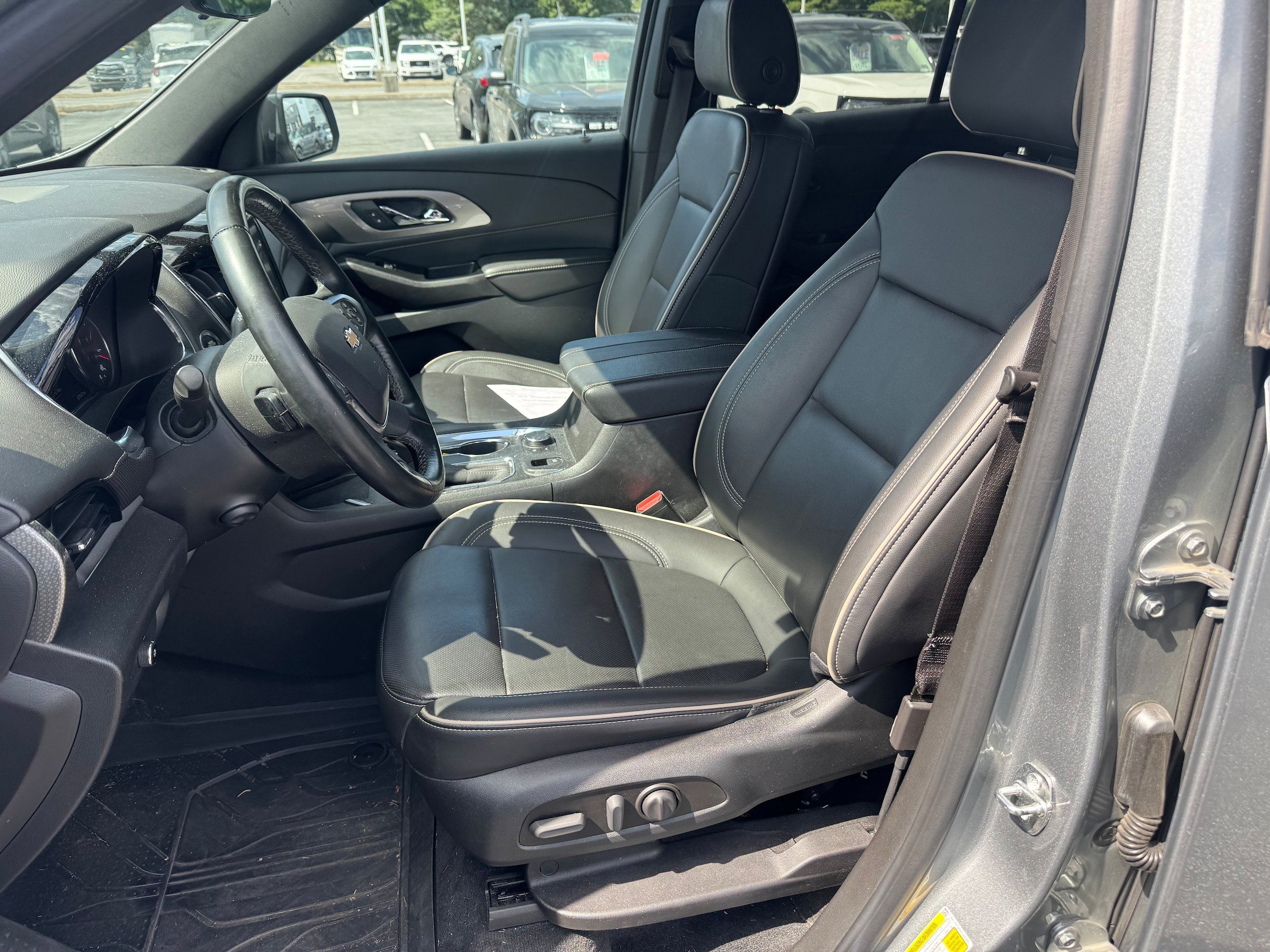 Used 2023 Chevrolet Traverse Premier w/ LPO, Floor Liner Package AWD/4WD image 12