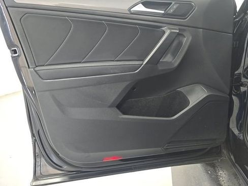 Used 2023 Volkswagen Tiguan SE FWD image 7